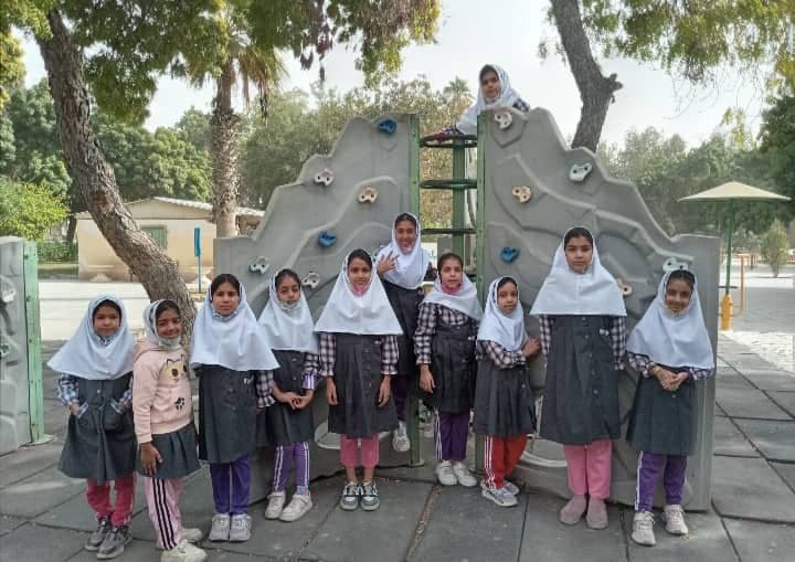 پیش دبستانی و دبستان غیر دولتی دخترانه هوشمند مهر اندیش