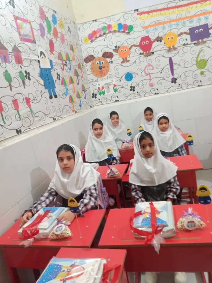 پیش دبستانی و دبستان غیر دولتی دخترانه هوشمند مهر اندیش