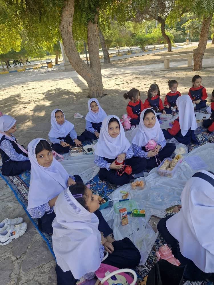 پیش دبستانی و دبستان غیر دولتی دخترانه هوشمند مهر اندیش